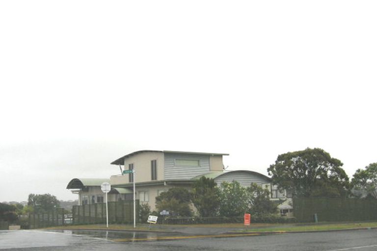 Photo of property in 26 Chelsea View Drive, Chatswood, Auckland, 0626