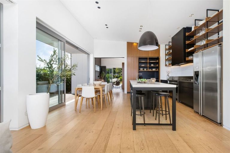 Photo of property in 39 Hackthorne Road, Cashmere, Christchurch, 8022