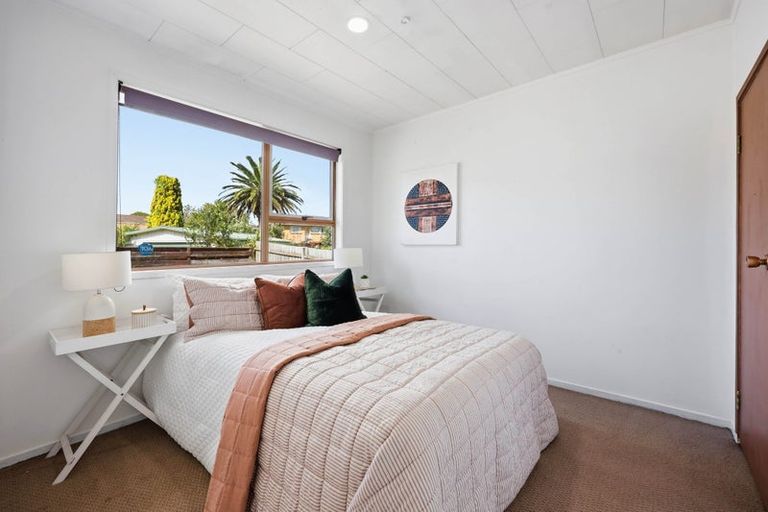 Photo of property in 2 Marvon Downs Avenue, Pakuranga Heights, Auckland, 2010