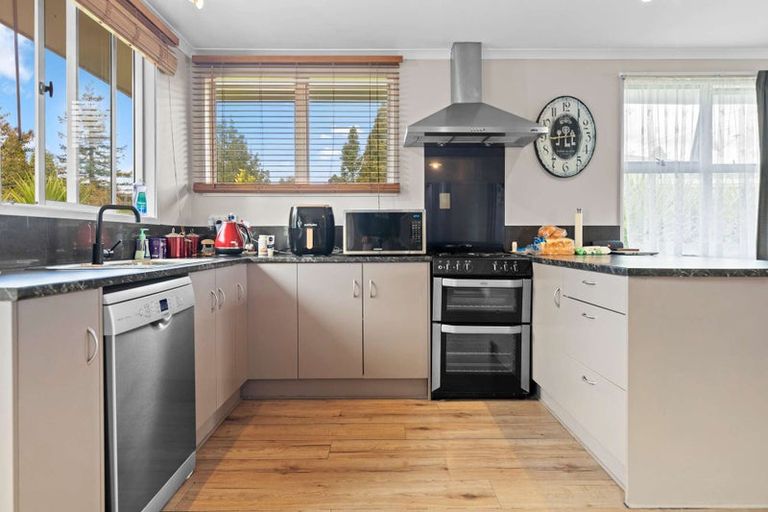 Photo of property in 18 Utuhina Road, Springfield, Rotorua, 3015