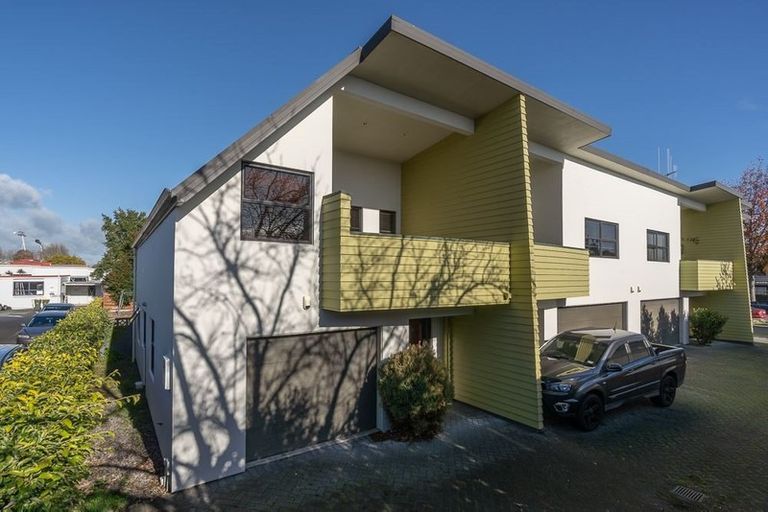 Photo of property in 4/19 Edgecumbe Street, Whitiora, Hamilton, 3200