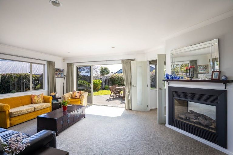 Photo of property in 12 Montrose Place, Highlands Park, New Plymouth, 4312