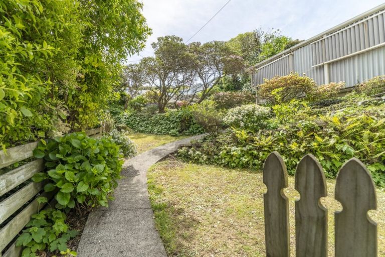 Photo of property in 18 Omar Street, Khandallah, Wellington, 6035