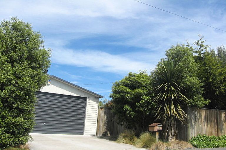 Photo of property in 11 Lake Terrace Road, Burwood, Christchurch, 8061