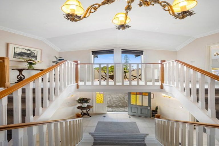 Photo of property in 33 Seymour Road, Mellons Bay, Auckland, 2014