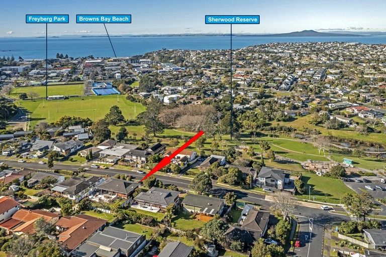Photo of property in 137 Stapleford Crescent, Browns Bay, Auckland, 0630