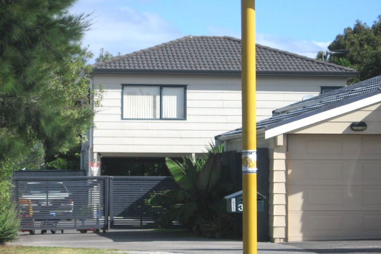 Photo of property in 1/32 Manuka Road, Glenfield, Auckland, 0629