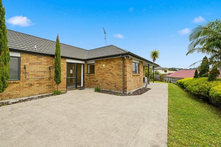 Photo of property in 19 Black Teal Close, Unsworth Heights, Auckland, 0632