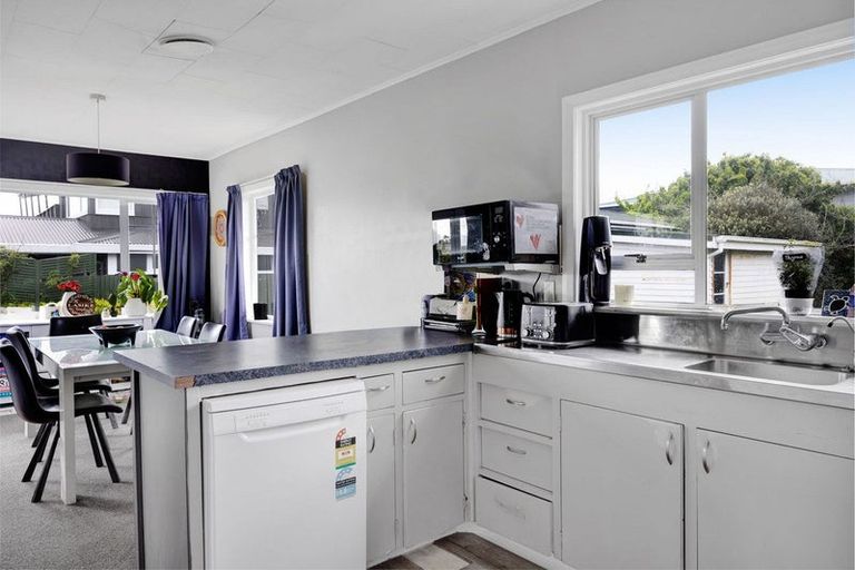 Photo of property in 12 Mccarthy Street, Hawera, 4610