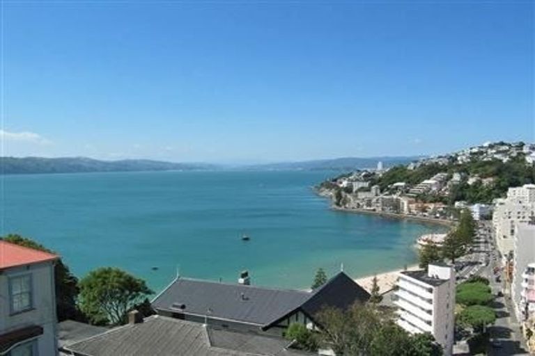 Photo of property in 3/2 Oriental Terrace, Mount Victoria, Wellington, 6011