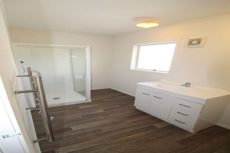 Photo of property in 25 Kamara Road, Glen Eden, Auckland, 0602