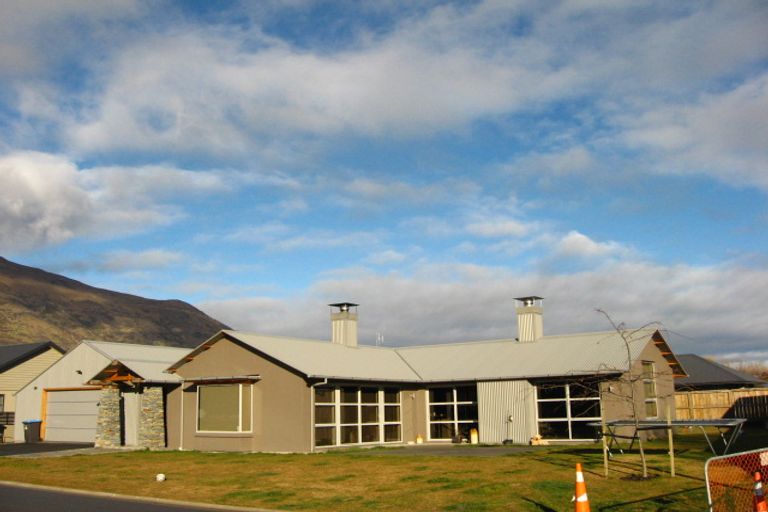 Photo of property in 5 Crawford Place, Lake Hayes, Queenstown, 9304