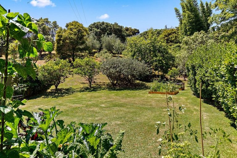 Photo of property in 24 Brick Bay Drive, Sandspit, Warkworth, 0982