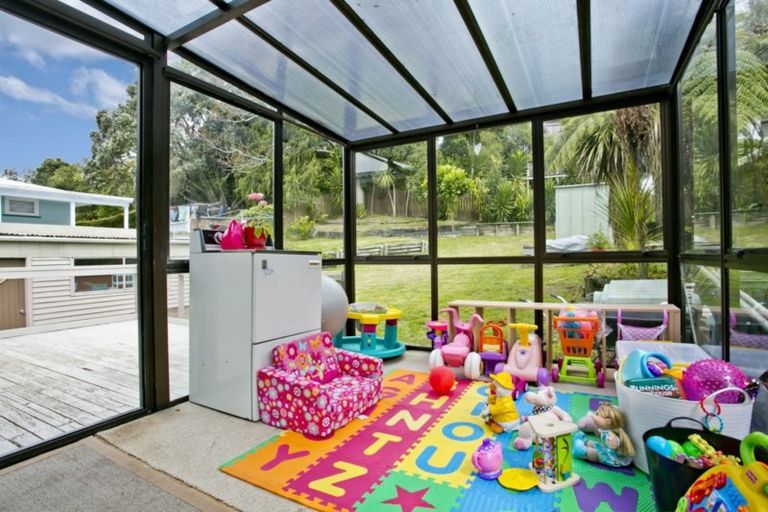 Photo of property in 22 Sequoia Place, Sunnynook, Auckland, 0620