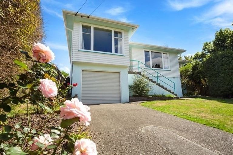 Photo of property in 14 Huia Street, Tawa, Wellington, 5028