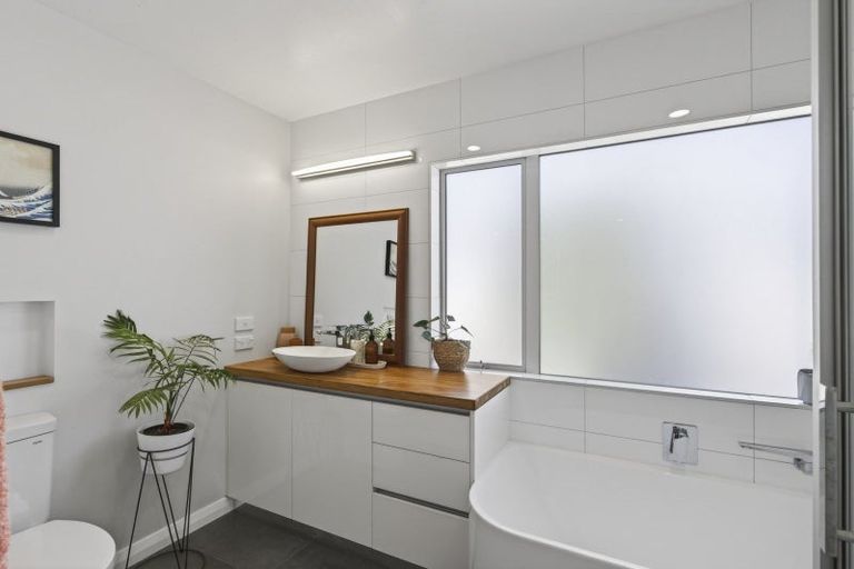 Photo of property in 134 Tukapa Street, Westown, New Plymouth, 4310