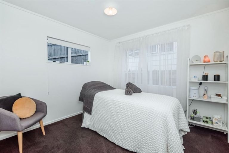 Photo of property in 127 Sunset Road, Totara Vale, Auckland, 0632