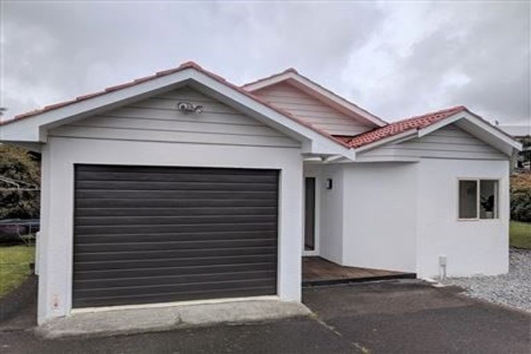 Photo of property in 2/2 East Coast Road, Milford, Auckland, 0620