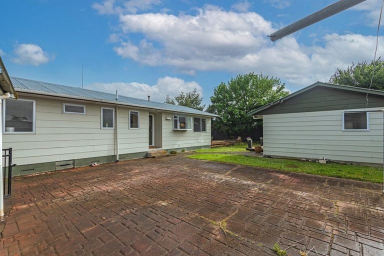 Photo of property in 32 Cumberland Place, Kelvin Grove, Palmerston North, 4414