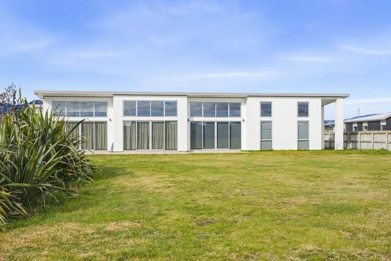 Photo of property in 12 Bridford Way, Paraparaumu, 5032