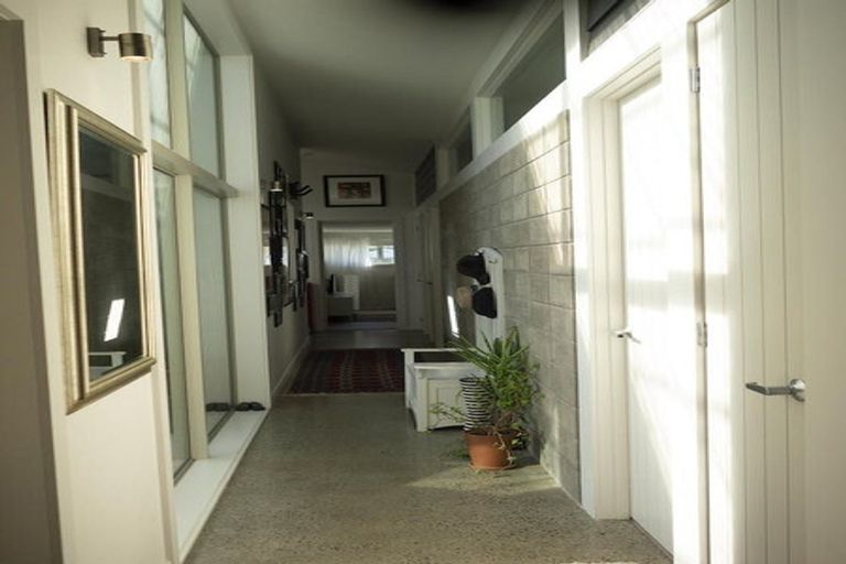 Photo of property in 15 Pukatea Street, Eastbourne, Lower Hutt, 5013