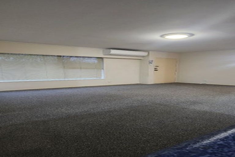 Photo of property in 1/190 Coronation Road, Hillcrest, Auckland, 0627