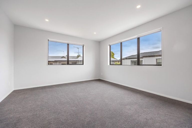 Photo of property in 3a Nor'east Drive, Northcross, Auckland, 0632