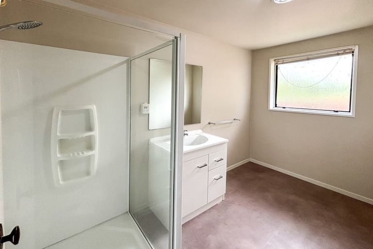 Photo of property in 2/42 Chipping Lane, Redwood, Christchurch, 8051