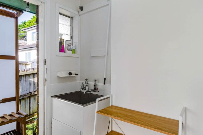 Photo of property in 2/79 Archers Road, Hillcrest, Auckland, 0629