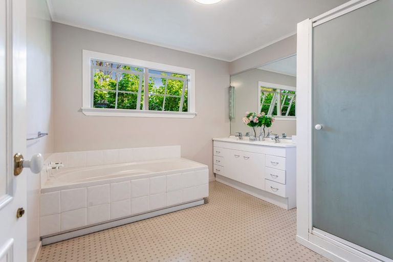 Photo of property in 137 Brian Crescent, Stanmore Bay, Whangaparaoa, 0932