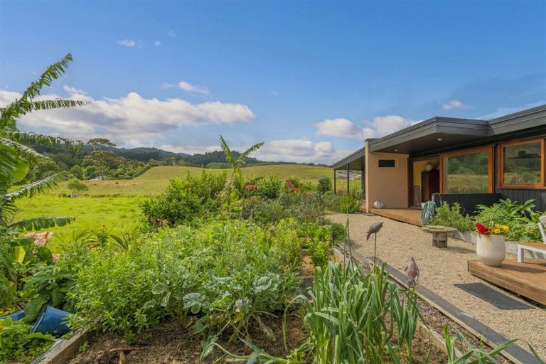 Photo of property in 40 Victoria Street, Coromandel, 3506