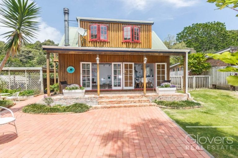 Photo of property in 44 Western Road, Laingholm, Auckland, 0604