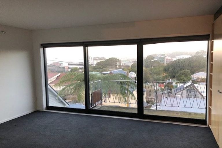 Photo of property in Barton Flats, 1/9-11 Barton Terrace, Thorndon, Wellington, 6011