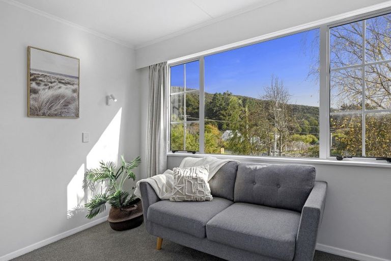 Photo of property in 117 Horoeka Street, Stokes Valley, Lower Hutt, 5019
