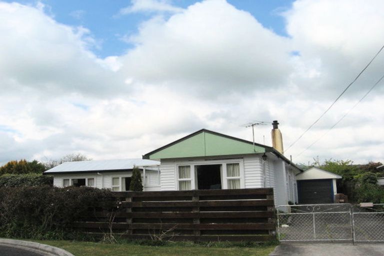 Photo of property in 11 Wyndham Road, Hannahs Bay, Rotorua, 3010