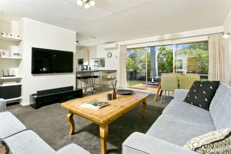 Photo of property in 2/31 Park Hill Road, Birkenhead, Auckland, 0626