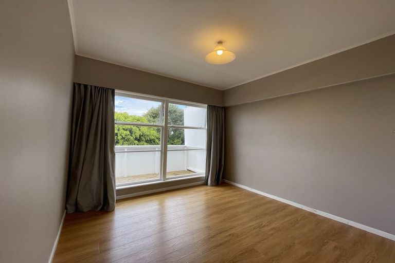Photo of property in 117 Forrest Hill Road, Forrest Hill, Auckland, 0620