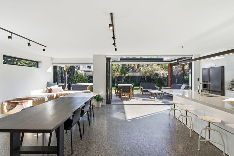 Photo of property in 14 Hardwicke Street, Sumner, Christchurch, 8081