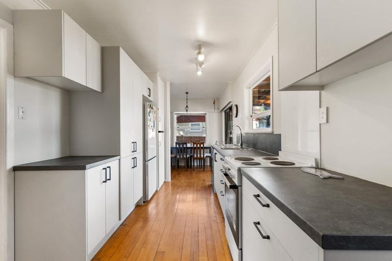 Photo of property in 77 Glen Marine Parade, Glendene, Auckland, 0602