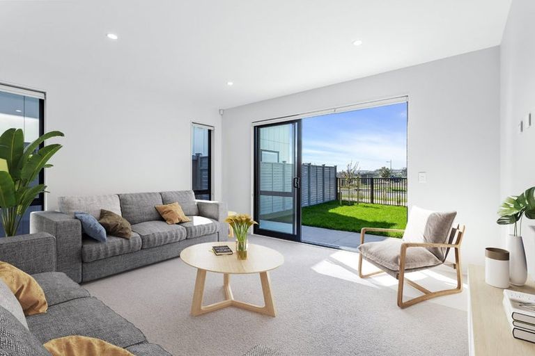 Photo of property in 32 Viridian Avenue, Rosehill, Papakura, 2113