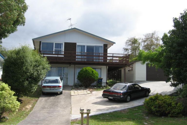 Photo of property in 26 Rosewarne Crescent, Glendene, Auckland, 0602