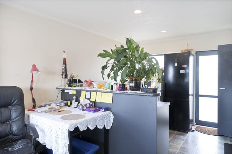 Photo of property in 41 St Leonards Road, Kelston, Auckland, 0602