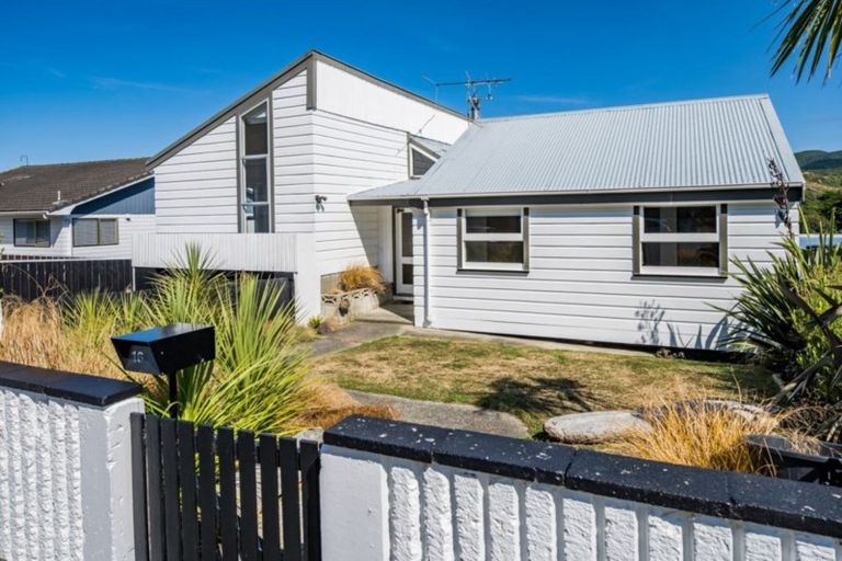 Photo of property in 16 Witham Street, Island Bay, Wellington, 6023