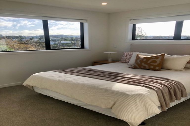 Photo of property in 4/35 Garadice Road, Rothesay Bay, Auckland, 0630