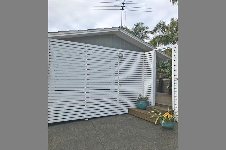 Photo of property in 2/563 East Coast Road, Browns Bay, Auckland, 0630