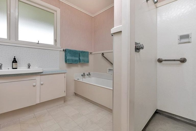 Photo of property in 14 Dudding Avenue, Northcote, Auckland, 0627