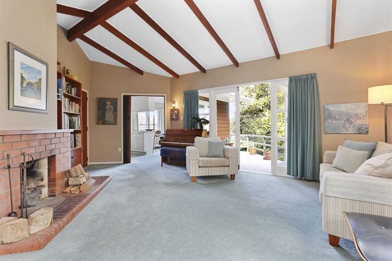 Photo of property in 21 Wernham Place, Northcote, Auckland, 0626