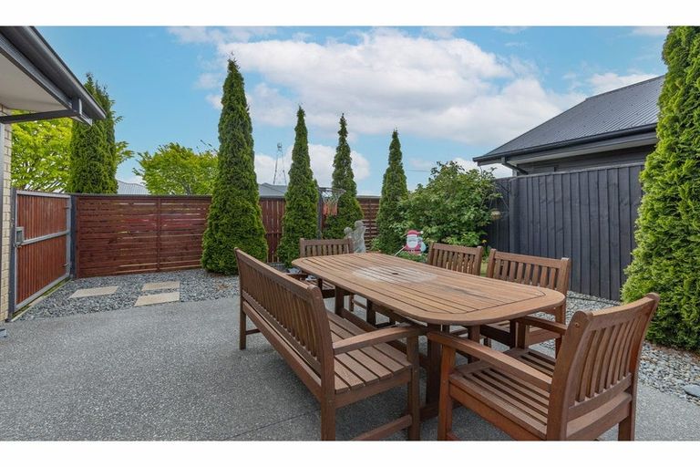 Photo of property in 16 Huntingdon Drive, Rangiora, 7400