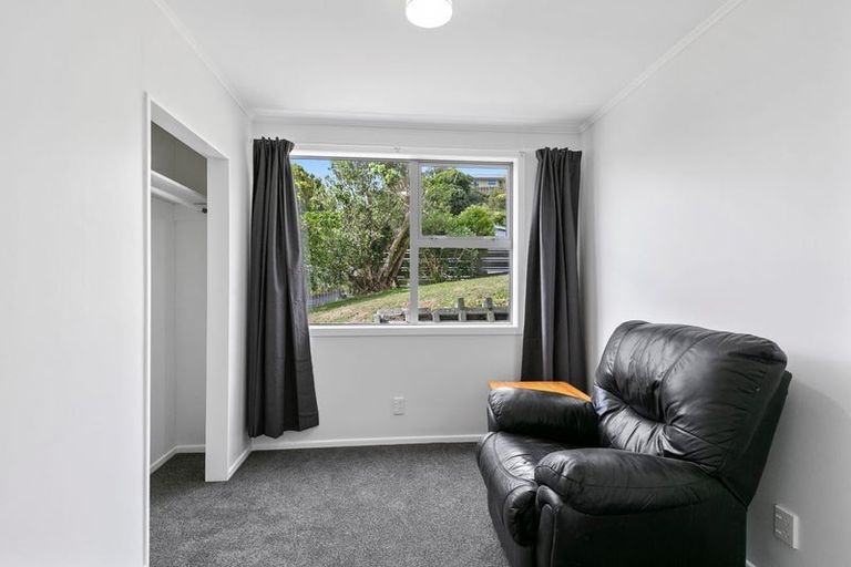 Photo of property in 97 Glanmire Road, Newlands, Wellington, 6037