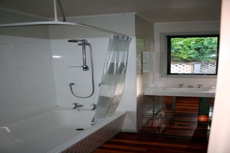 Photo of property in 25 Montreal Grove, Kingston, Wellington, 6021